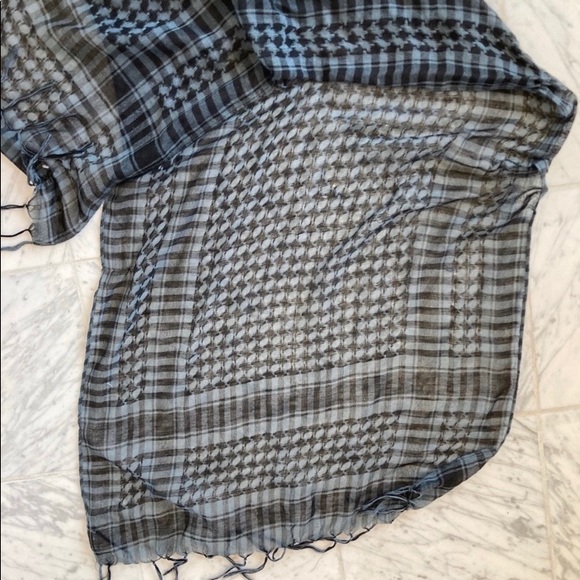 NWOT Hipster Check Scarf - Picture 3 of 4